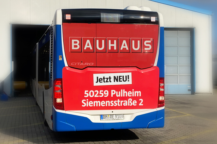 Verkehrsmittelwerbung auf einem Bus
